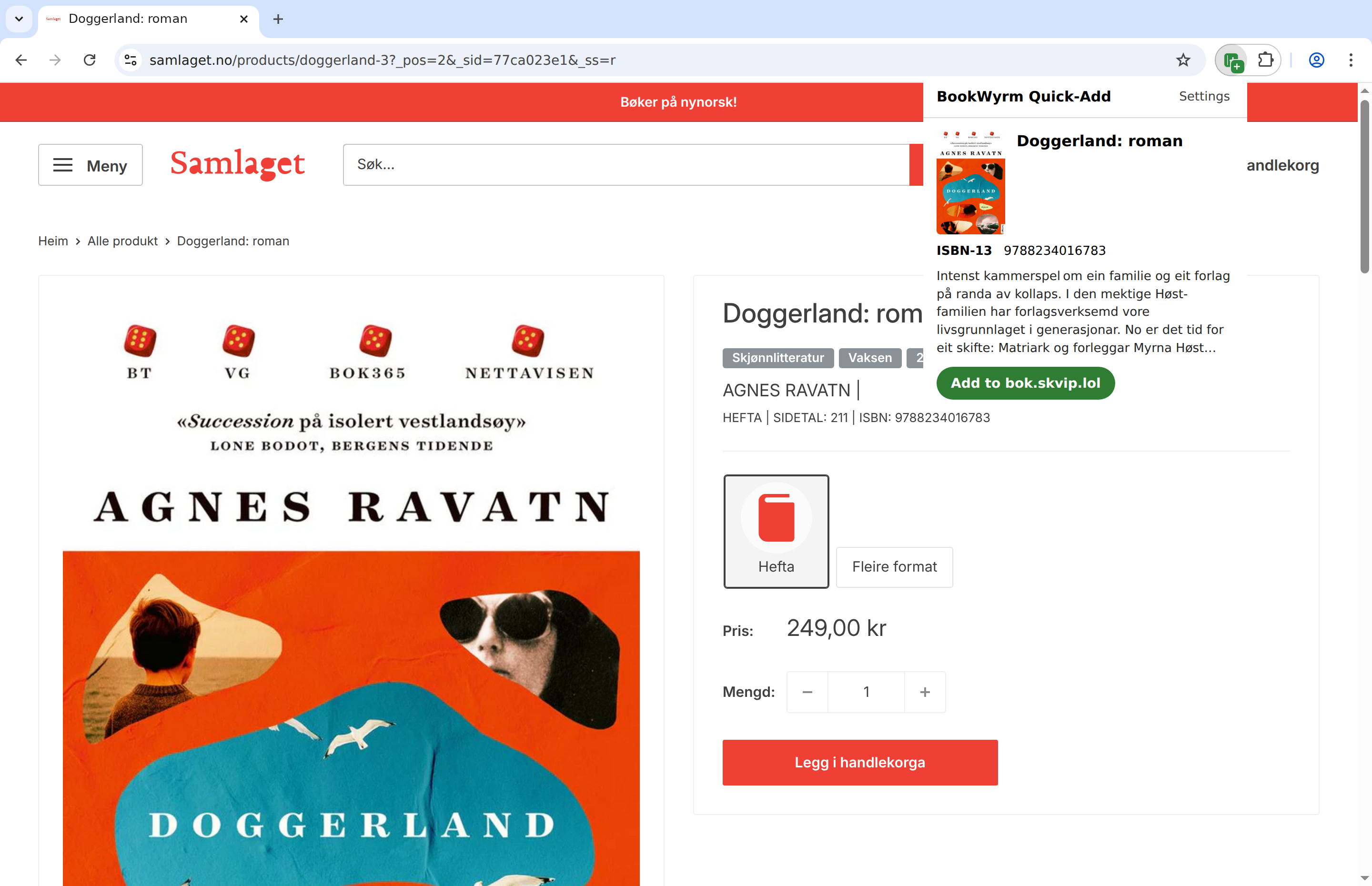 Skjermbilete av produktsida for Doggerland: roman av Agnes Ravatn på Samlaget.no. Ein stor del av bokomslaget fyller venstre side, medan tittel, forfattar, format og pris står til høgre. Over sida ligg eit BookWyrm Quick-Add-vindauge med omslag, ISBN, kort omtale og ein grøn knapp for å leggje boka til på bok.skvip.lol.